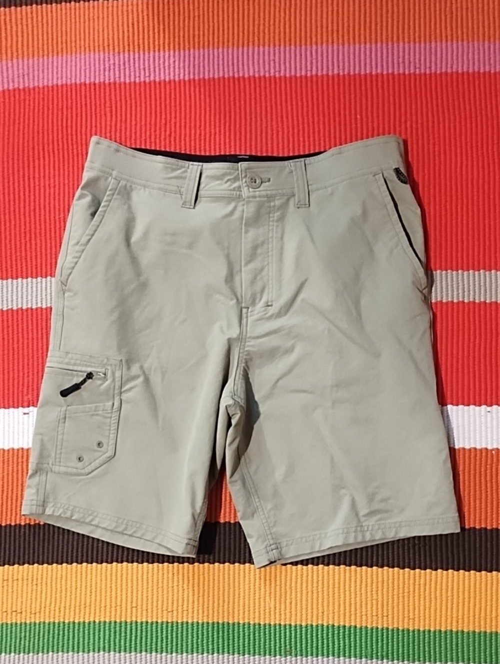 Realtree Tan Cargo Shorts with Zip Pocket Small EUC.